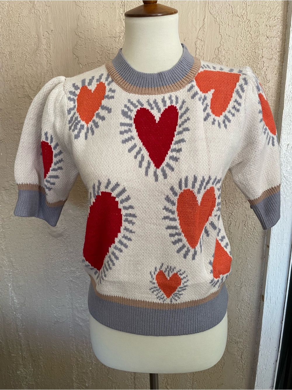 Jodifl Oatmeal Heart-Pattern Short Sleeve Sweater - Red & Orange Hearts